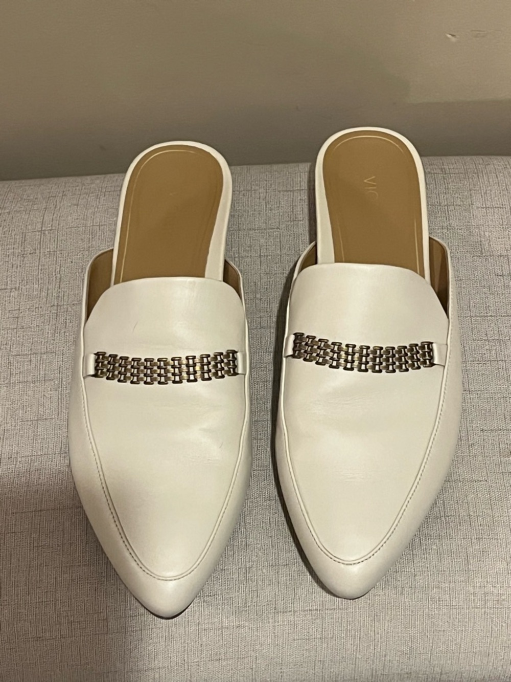 Vionic Starling Off White Pointed Toe Leather SlipOn Mules Gold Chain Accent, 10